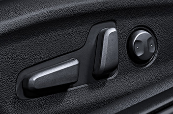 Driver’s 10-way power seat