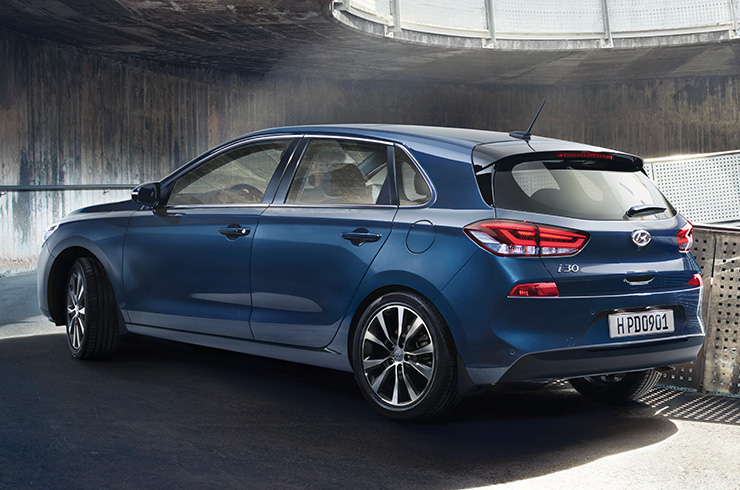 Left side rear view of blue i30